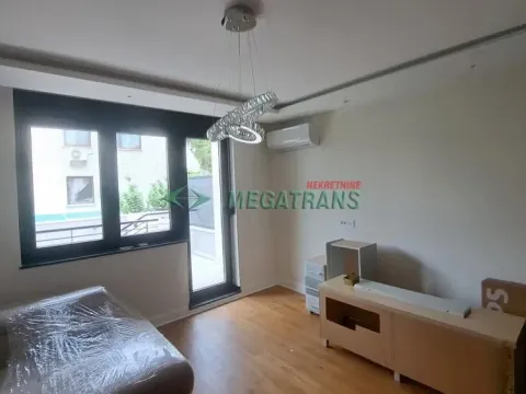 Izdavanje, četvorosoban stan, 90m², Bulevar Evrope, Novi Sad Sve Podlokacije - image 2