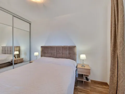 Rent, one bedroom apartment, 44m², Bečići, Budva - image 24