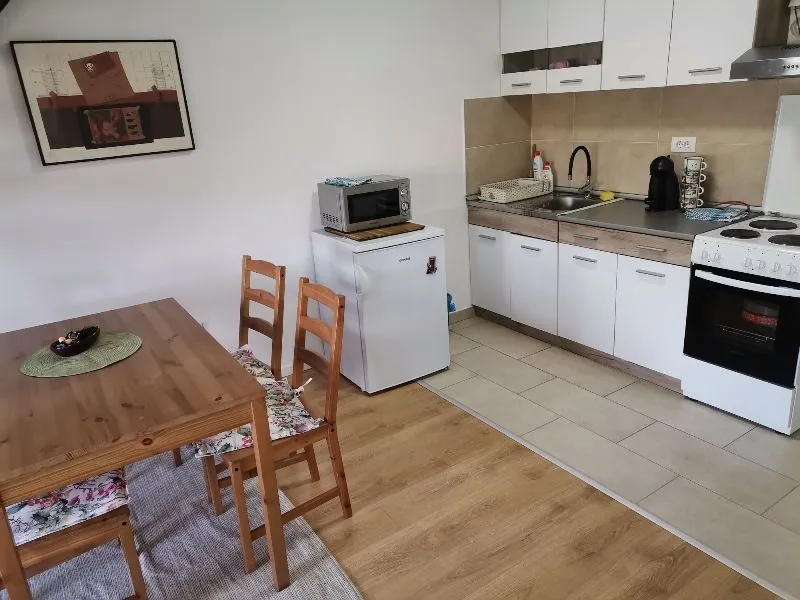 Izdavanje, dvosoban stan, 65m², Karaburma, Palilula Sve Podlokacije