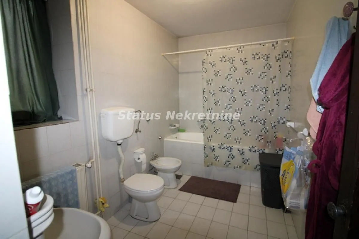 Prodaja, kuća, 330m², Čenej, Novi Sad Sve Podlokacije