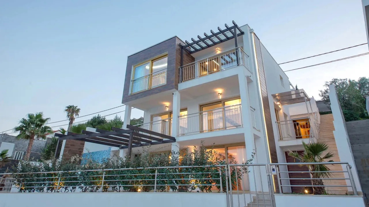 Sale, house, 300m², Krašići, Tivat