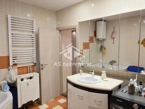 Rent, three bedroom apartment, 72m², Slavija, Vračar Sve Podlokacije - image 24