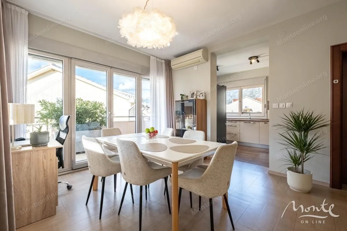 Prodaja, trosoban stan, 114m², Dobrota, Kotor