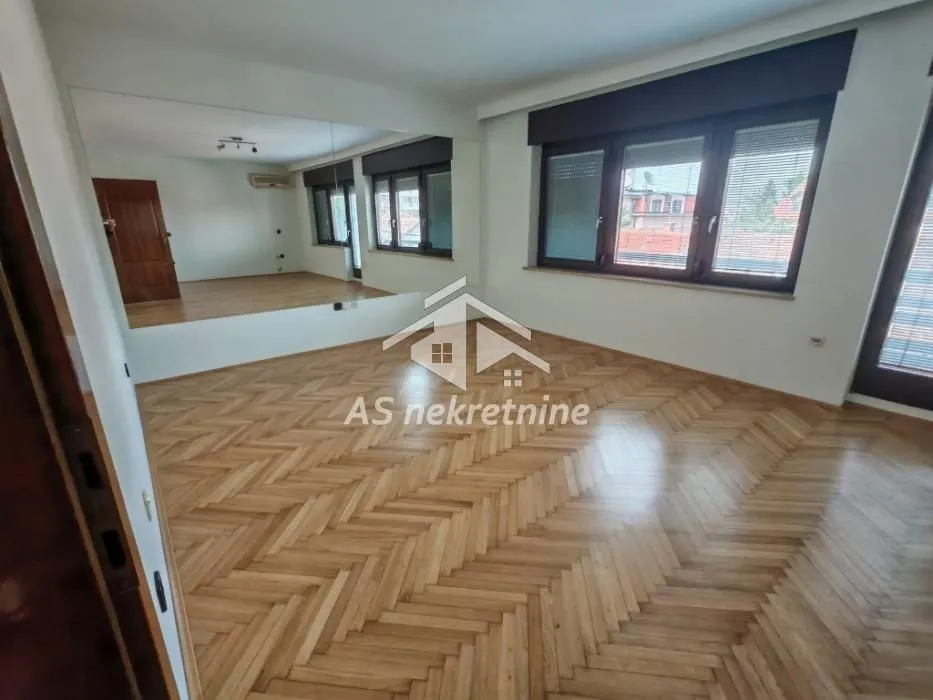 Izdavanje, kuća, 360m², Voždovac Sve Podlokacije, Beograd