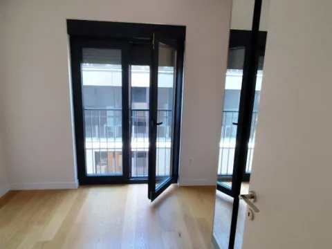 Izdavanje, trosoban stan, 150m², Preko Morače, Podgorica - image 5