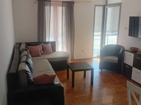 Izdavanje, jednosoban stan, 37m², City Kvart, Podgorica - image 2