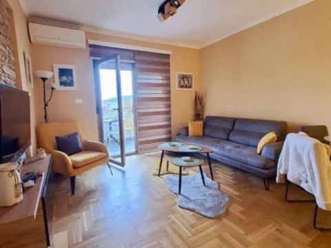 Izdavanje, dvosoban stan, 65m², City Kvart, Podgorica - image 1