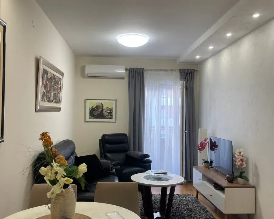 Izdavanje, jednosoban stan, 41m², Central Point, Podgorica