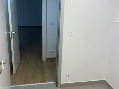 Izdavanje, poslovni prostor, 149m², Savski Venac, Beograd - image 8