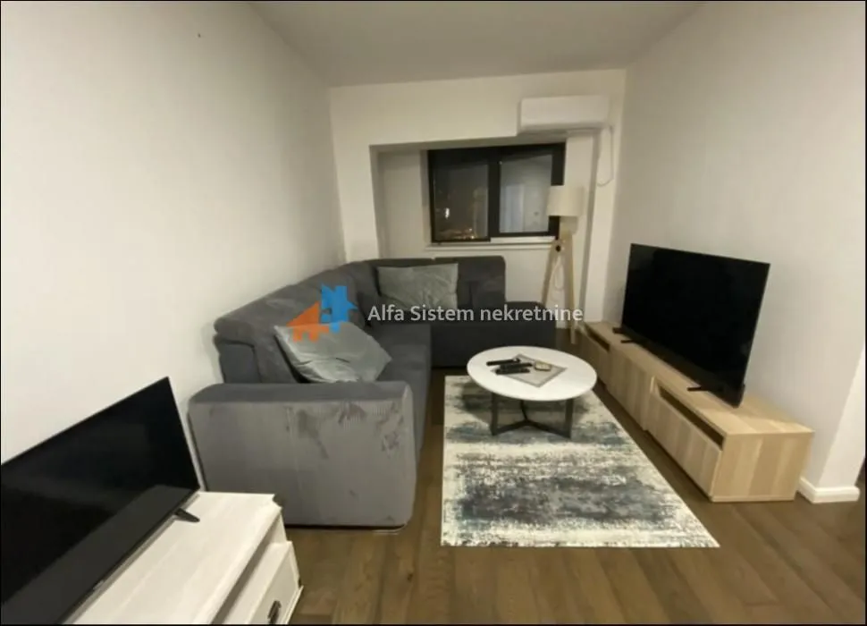 Izdavanje, stan, 77m², Vračar Sve Podlokacije, Beograd