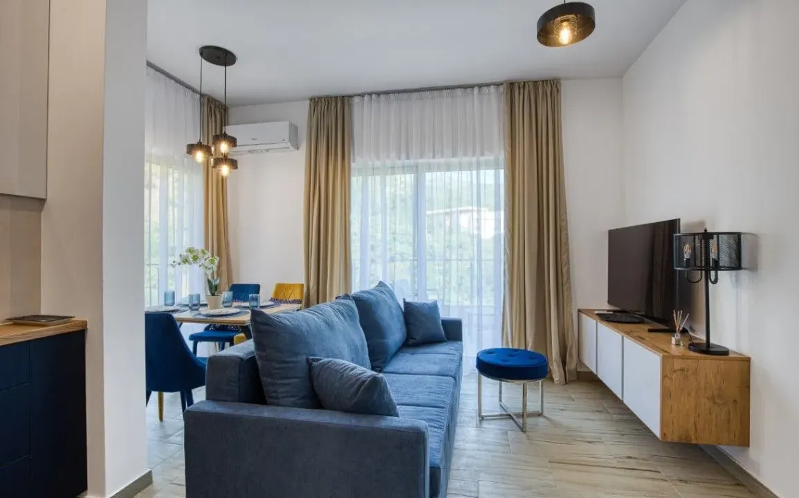 Izdavanje, dvosoban stan, 55m², Bečići, Budva