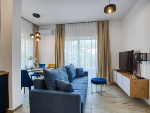 Izdavanje, dvosoban stan, 55m², Bečići, Budva