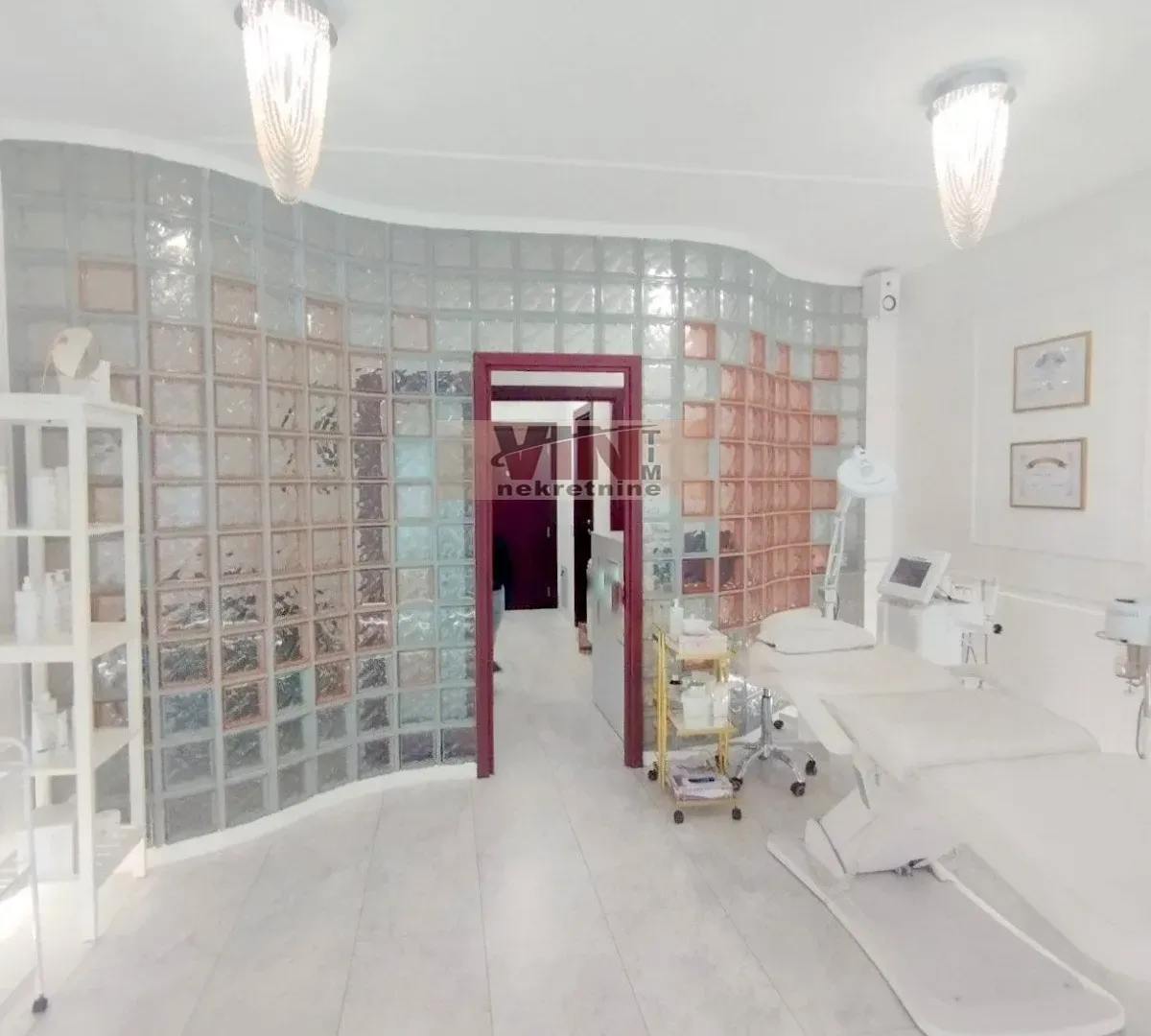 Izdavanje, poslovni prostor, 40m², Altina, Beograd