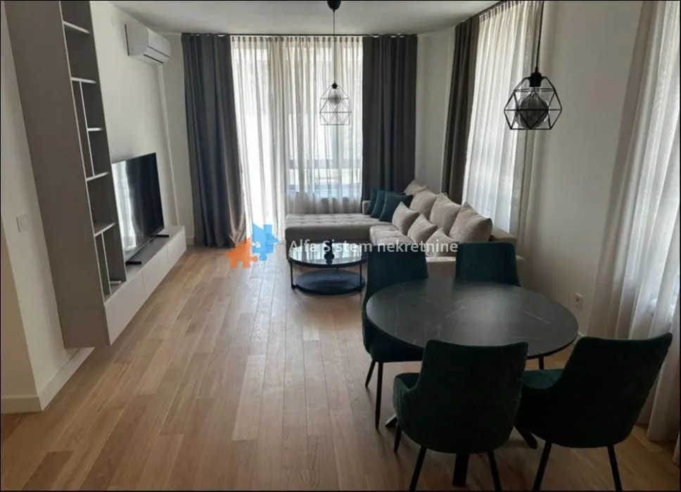 Izdavanje, trosoban stan, 71m², Savski Venac, Beograd
