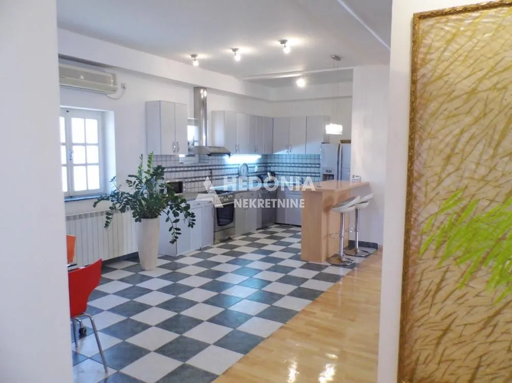 Rent, house, 450m², Zvezdara Sve Podlokacije, Beograd