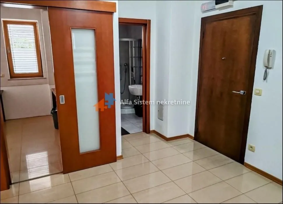Izdavanje, četvorosoban stan, 135m², Autokomanda, Voždovac Sve Podlokacije