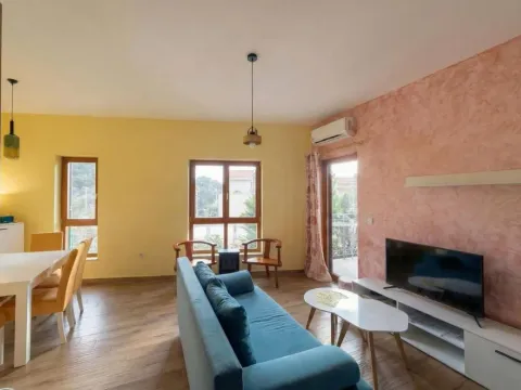 Prodaja, jednosoban stan, 53m², Petrovac, Budva - image 1