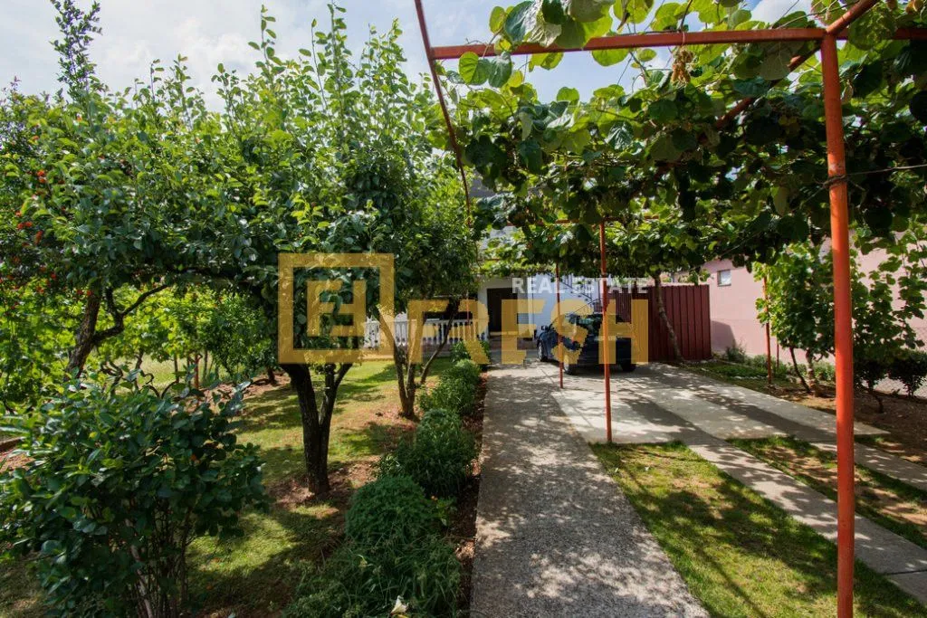 Prodaja, kuća, 168m², Tološi, Podgorica