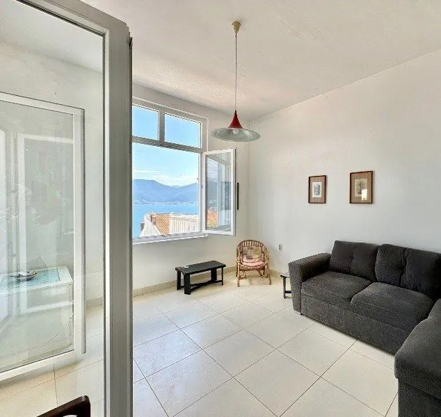 Prodaja, jednosoban stan, 60m², Krašići, Tivat