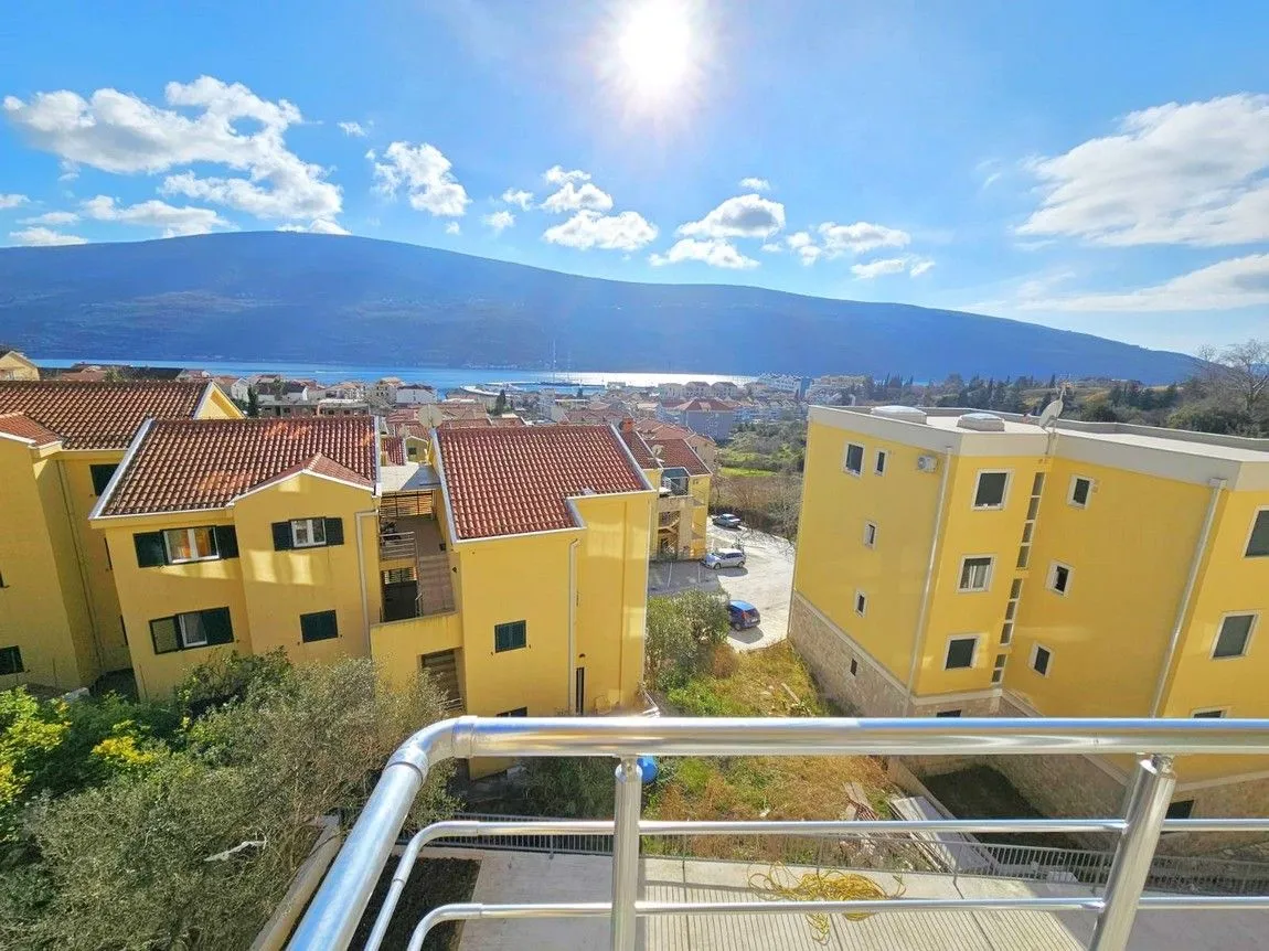 Sale, two bedroom apartment, 70m², Đenovići, Herceg Novi