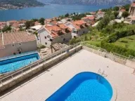 Izdavanje, dvosoban stan, 86m², Dobrota, Kotor - image 2