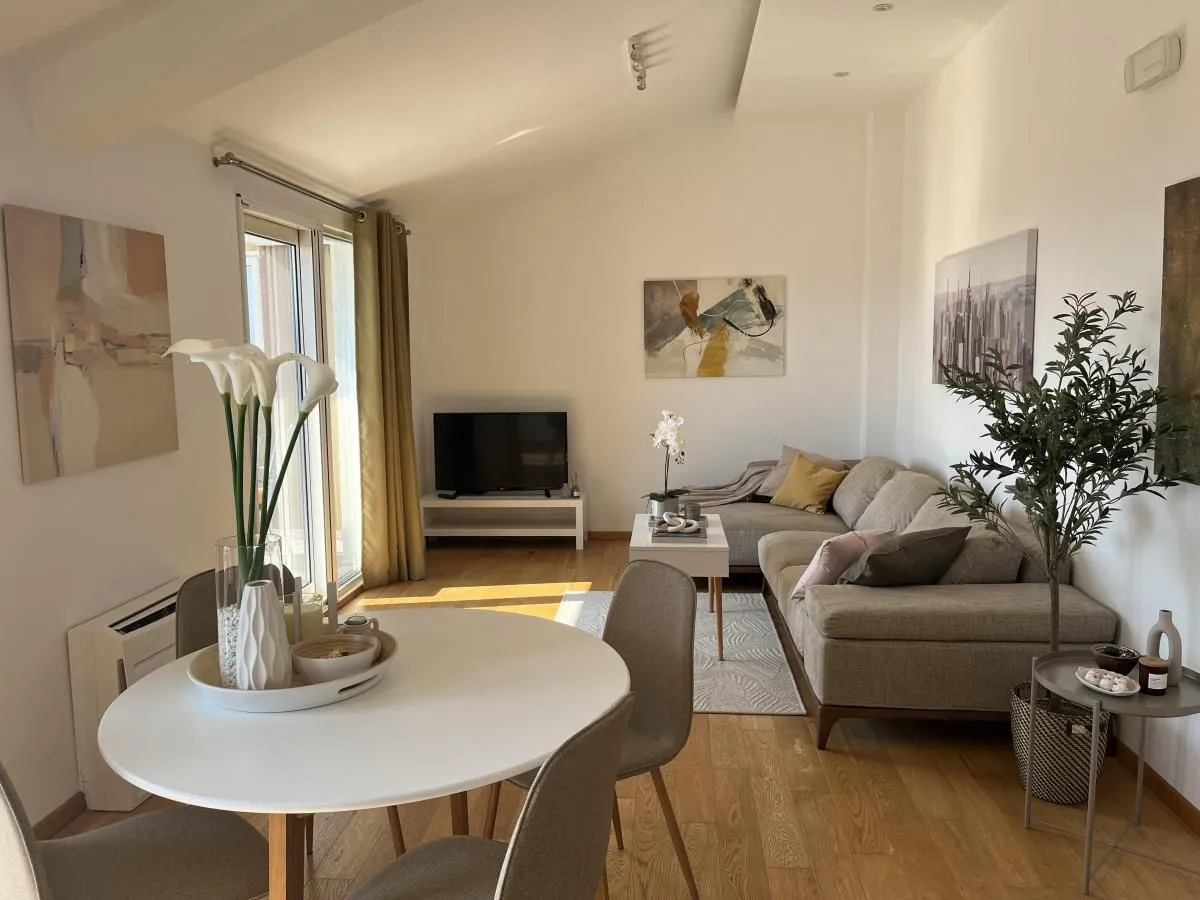 Prodaja, trosoban stan, 99m², Kalimanj, Tivat