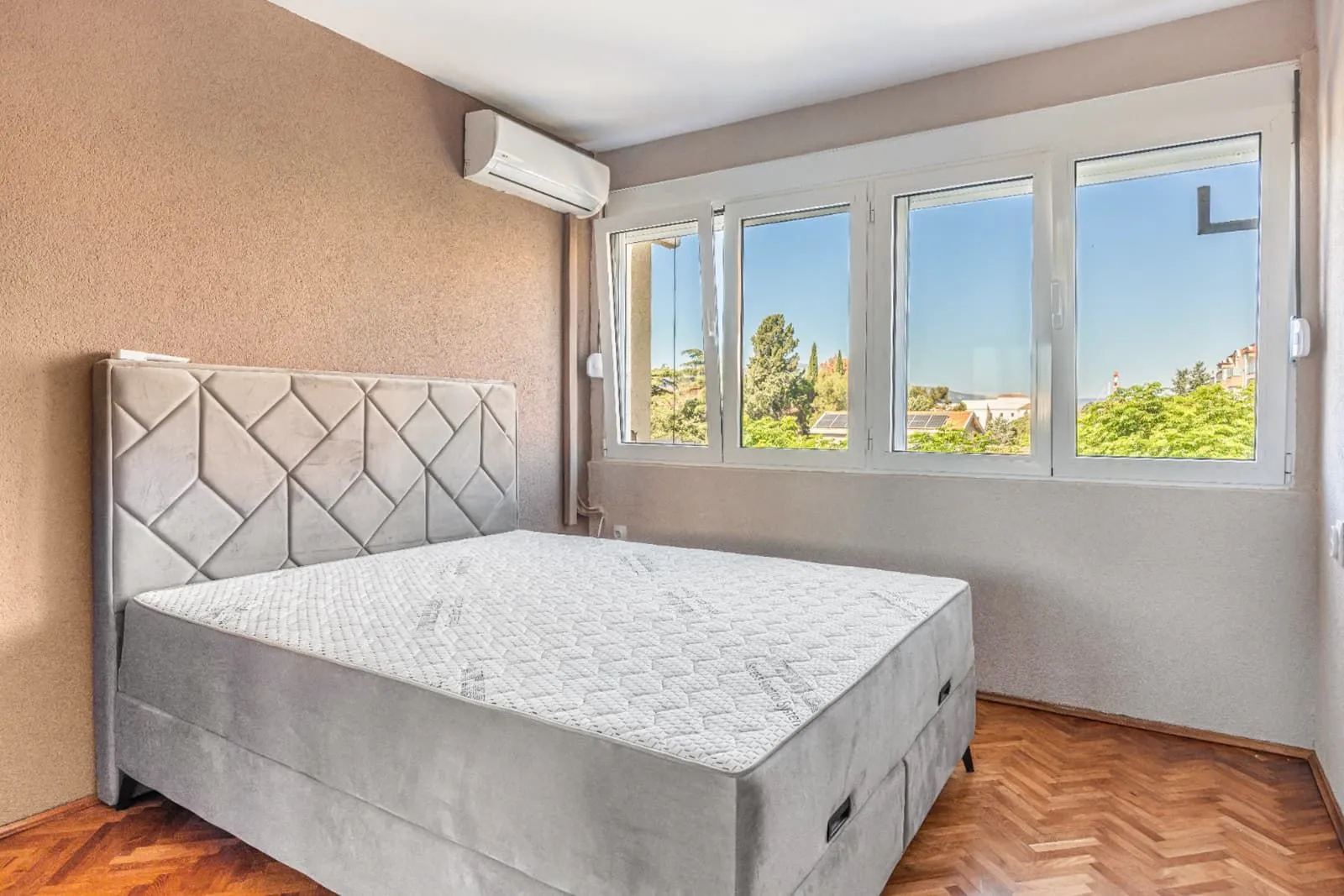 Prodaja, dvosoban stan, 52m², Centar, Tivat