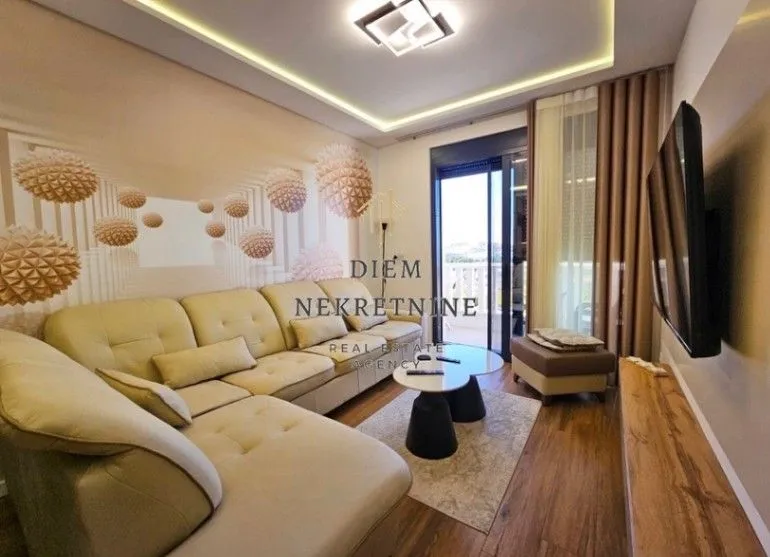 Izdavanje, jednosoban stan, 50m², Centar, Bar