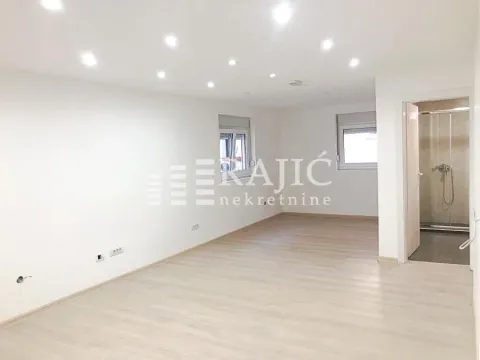 Empty bright room with laminate flooring and recessed lighting. - image 2
