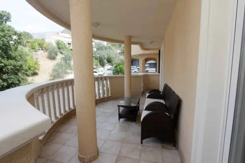 Terrace with outdoor seating. - image 8