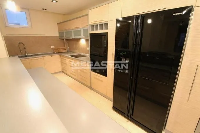 Sale, four bedroom apartment, 157m², Đeram Pijaca, Beograd