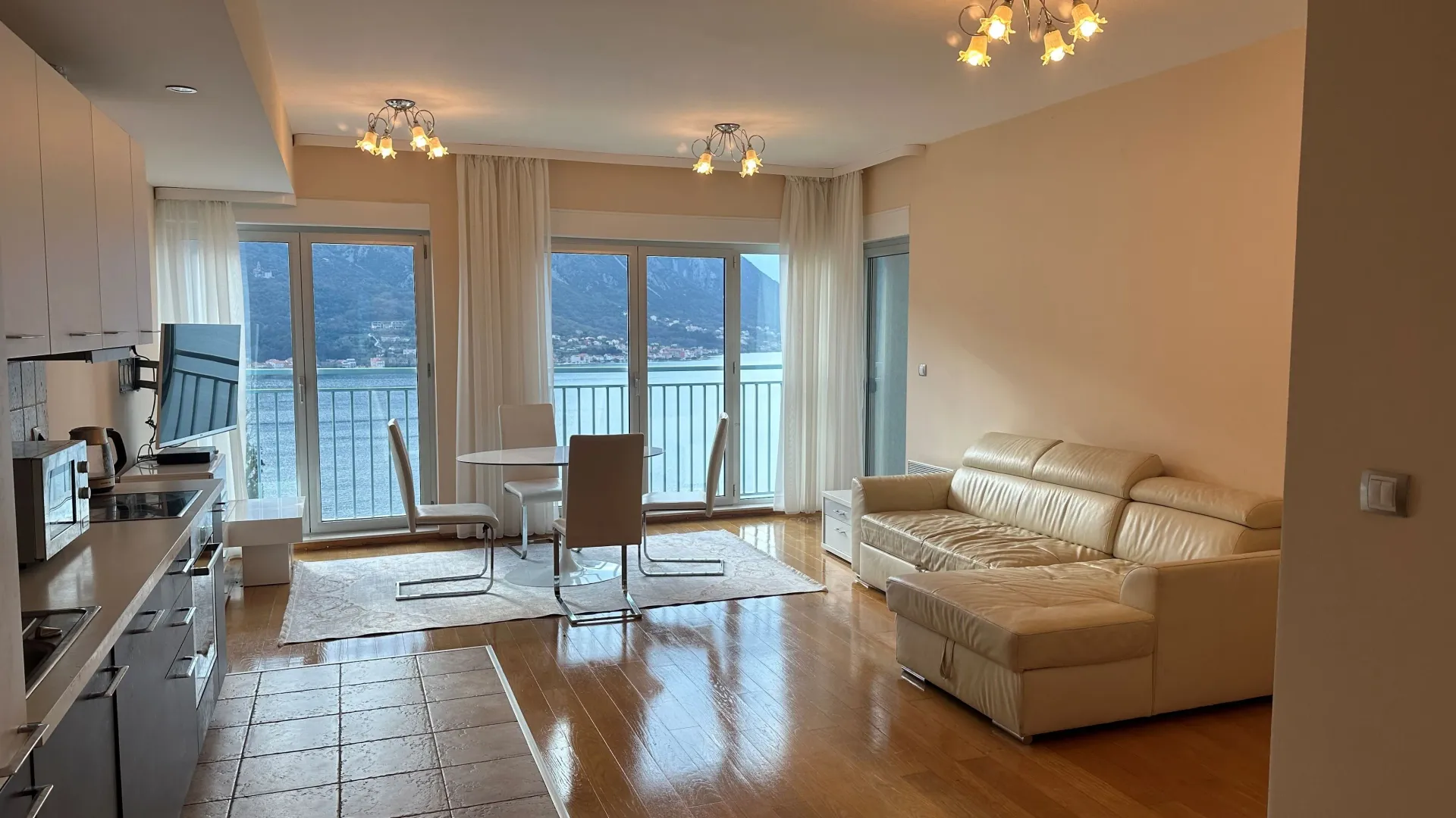 Rent, two bedroom apartment, 75m², Dobrota, Kotor