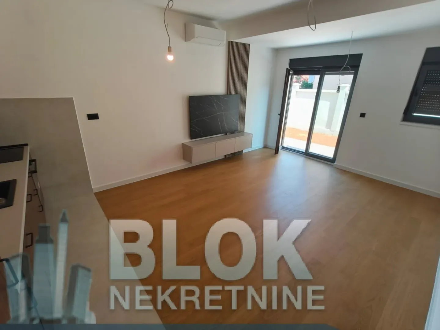 Rent, office space, 50m², Blok 9, Podgorica