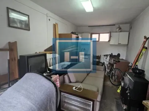 Prodaja, kuća, 180m², Vranje, Srbija - image 13