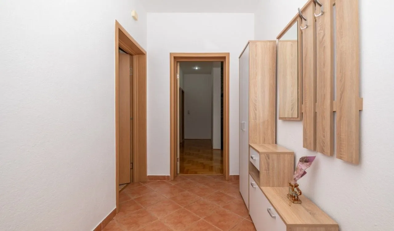 Prodaja, kuća, 258m², Pod Goricom, Podgorica