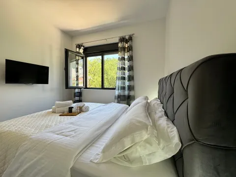 Izdavanje, jednosoban stan, 50m², Bečići, Budva - image 10