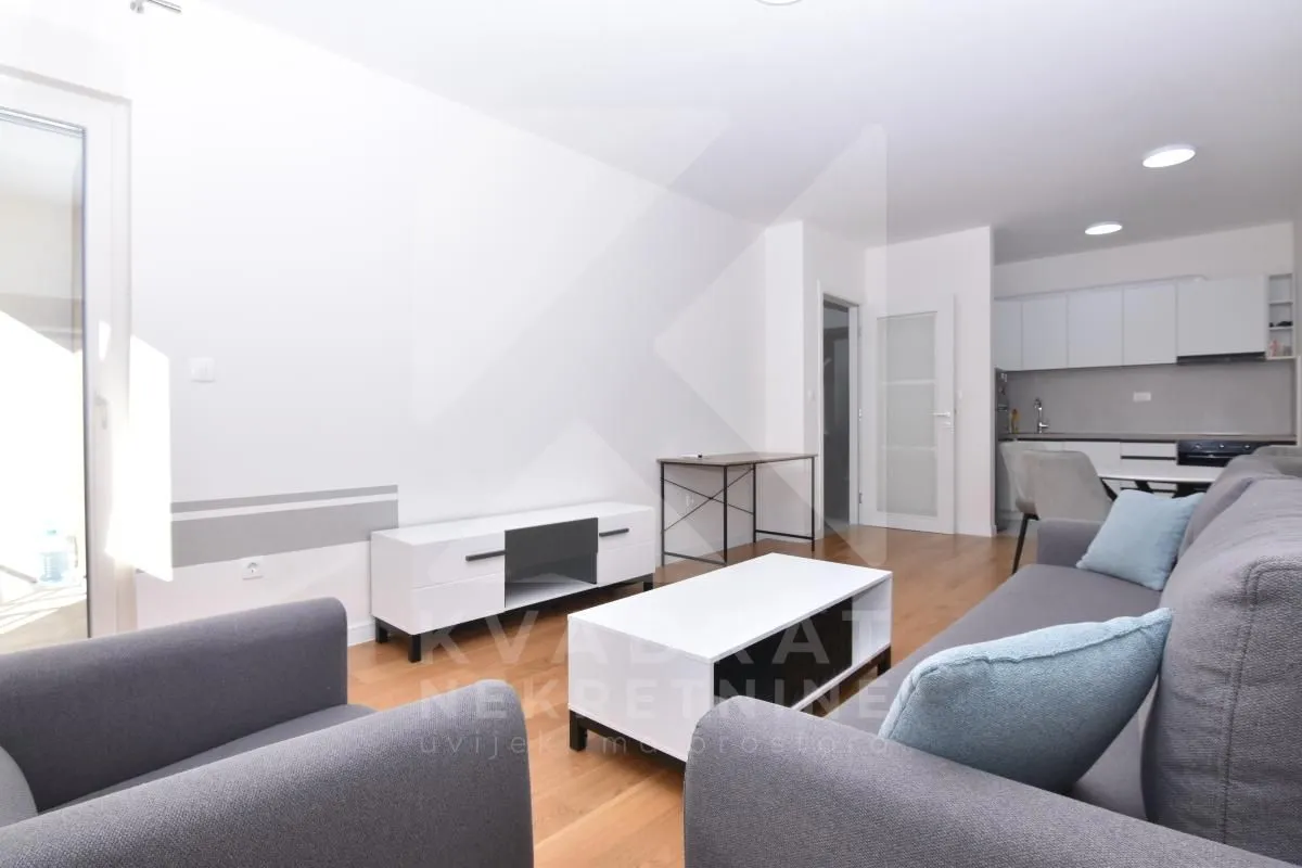 Izdavanje, jednosoban stan, 49m², Central Point, Podgorica