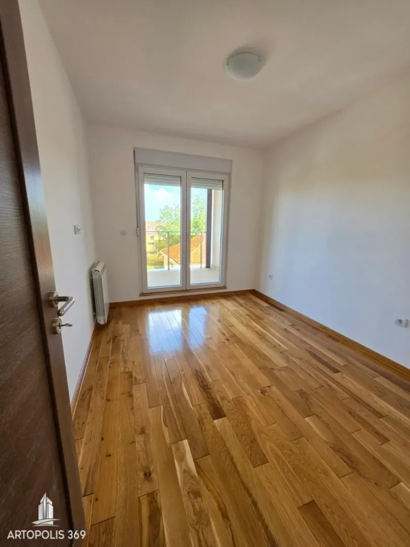 Prodaja, dvosoban stan, 82m², Batajnica, Beograd