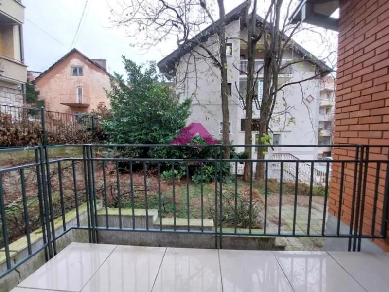Izdavanje, kuća, 142m², Banovo Brdo, Beograd
