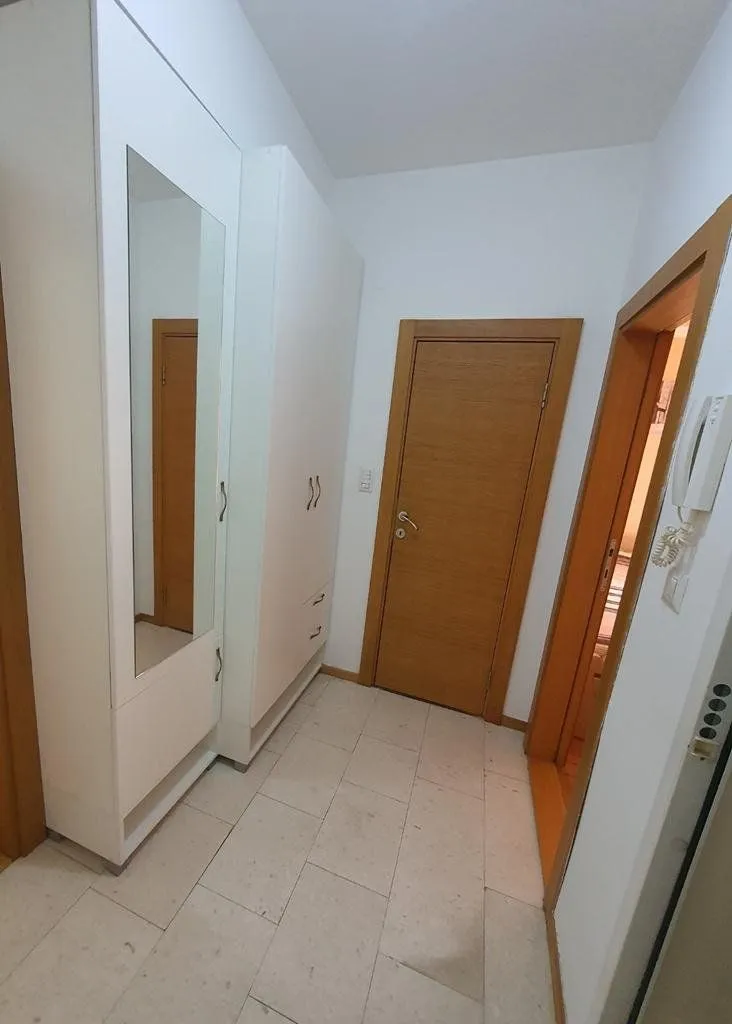 Izdavanje, jednosoban stan, 37m², Blok 6, Podgorica