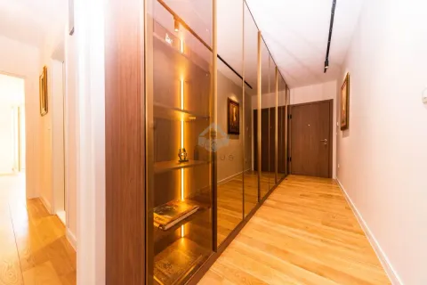 Izdavanje, dvosoban stan, 108m², Central Point, Podgorica - image 16