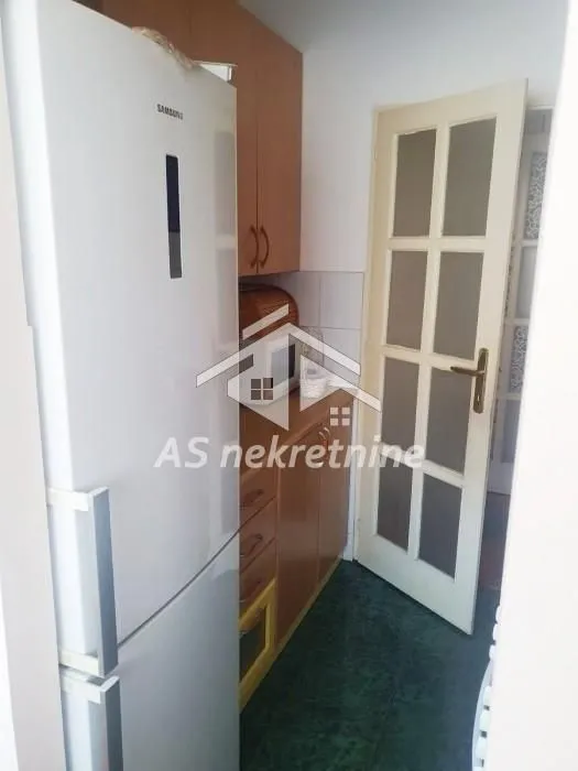 Izdavanje, trosoban stan, 70m², Novi Beograd Blok 33, Novi Beograd Sve Podlokacije