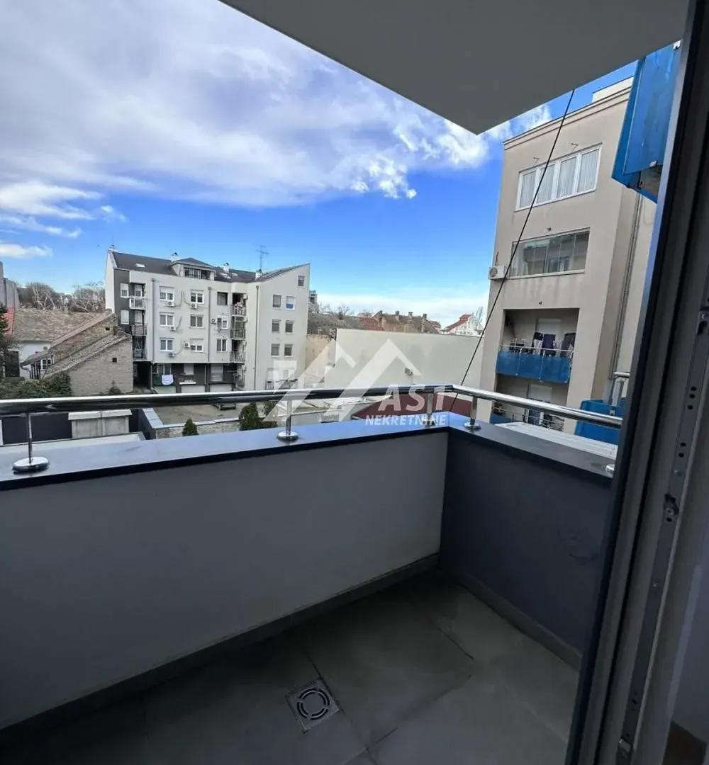 Izdavanje, dvosoban stan, 65m², Centar, Novi Sad