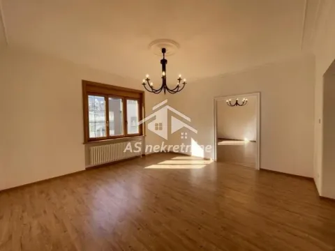 Izdavanje, četvorosoban stan, 160m², Stari Grad, Beograd