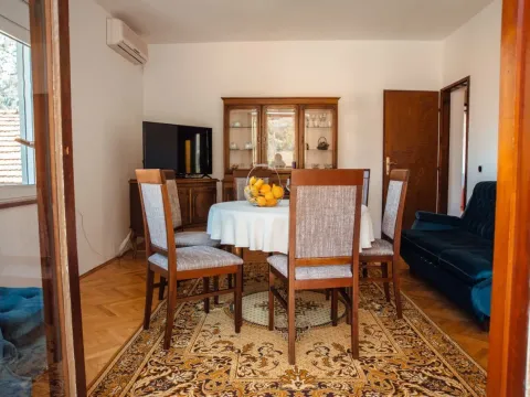 Izdavanje, dvosoban stan, 91m², Škaljari, Kotor - image 16