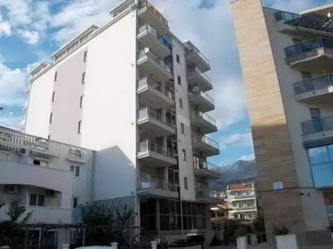 Prodaja, jednosoban stan, 52m², Centar, Budva