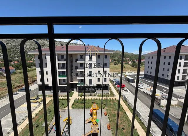 Prodaja, jednosoban stan, 45m², Tološi, Podgorica