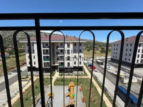 Stan in Tološi