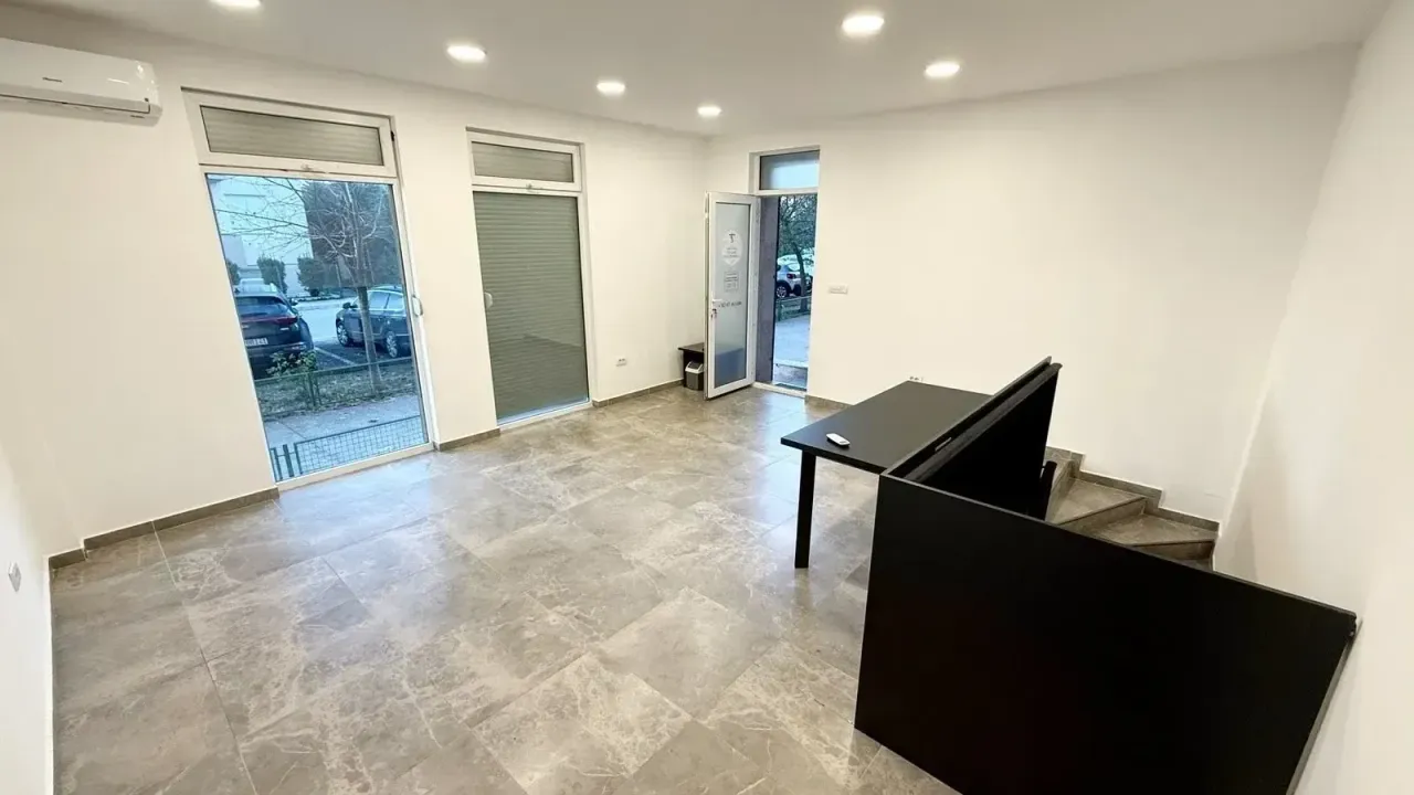 Rent, office space, 50m², Blok 9, Podgorica