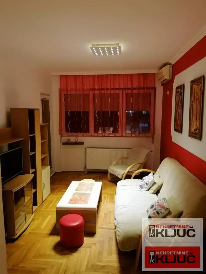 Izdavanje, jednosoban stan, 40m², Bulevar Oslobodjenja, Novi Sad Sve Podlokacije